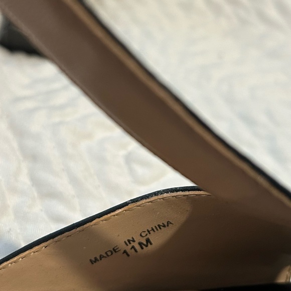 Giani Bernini Memory Foam Peep Toe T Strap Pumps Black Size 11 - Picture 11 of 12